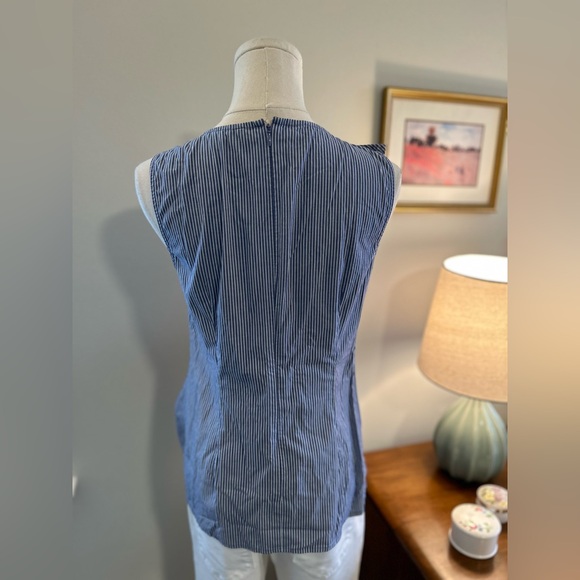 Banana Republic Adorable Shell with Side Ruffle - Picture 5 of 5